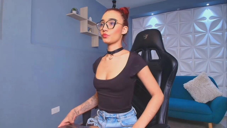 Lia Wood: Magst Du Meine Titten? Schreiben Sie Mir Und Fick Mich