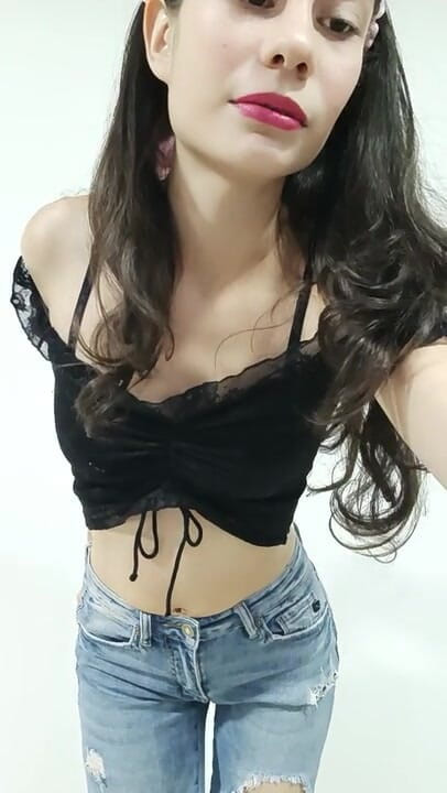 Natti natti: sundar laitina apne khilaune ke saath chudaee karti hai