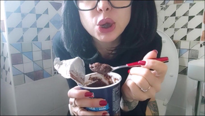 savannahamatoriale: Ik hou van mijn chocolade als ik in de badkamer...