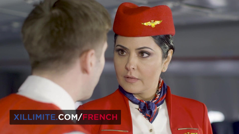 French girls at work: 与客舱乘务员的热辣中途停留