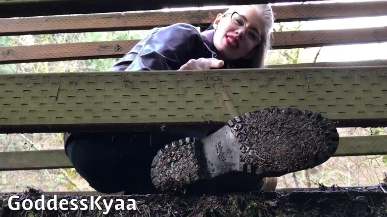 Kyaa Chimera: Zniewolony przez moje błotne buty