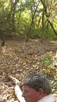 Душить старую рабыню в лесу