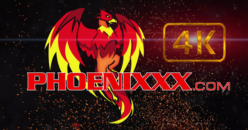 Phoenixxx: Он скачет на этом большом необрезанном члене, как профи!