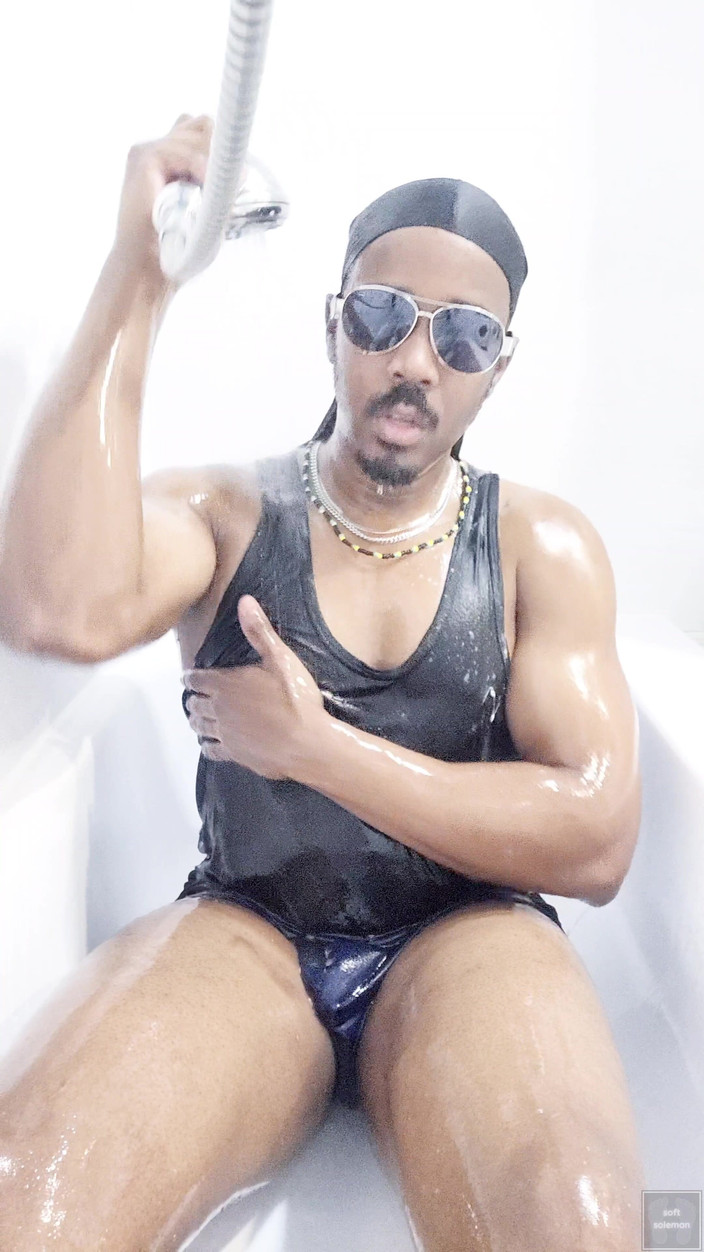 Soft Soleman: Jag tvättar min kropp i badet (4) (2025)