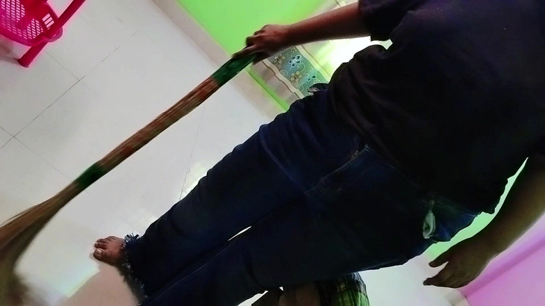 Your Boy's Cum: 埃及漂亮朋友的妻子在她做饭和勾引他时在厨房里被丈夫的朋友性交