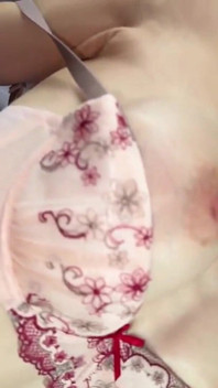 Una bellezza sposata super ricca con curve tettone si diede in una relazione segreta guidata da un desiderio senza fine