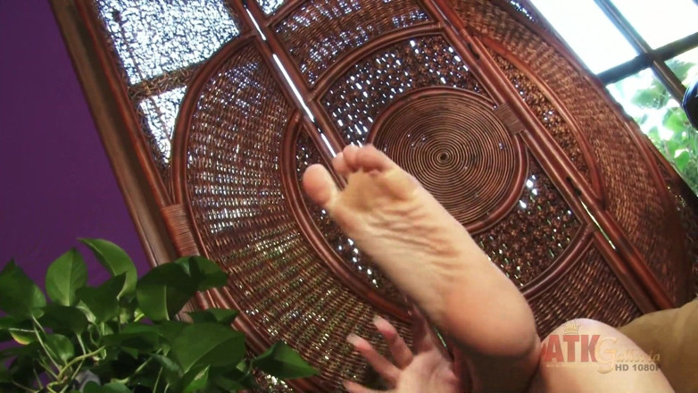 ATKIngdom Fans: Alex Chance dans des bottes noires sexy
