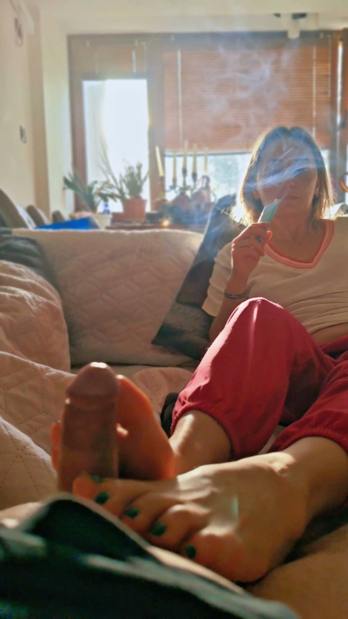 Mistressyammyboots: Leisurely Footjobs