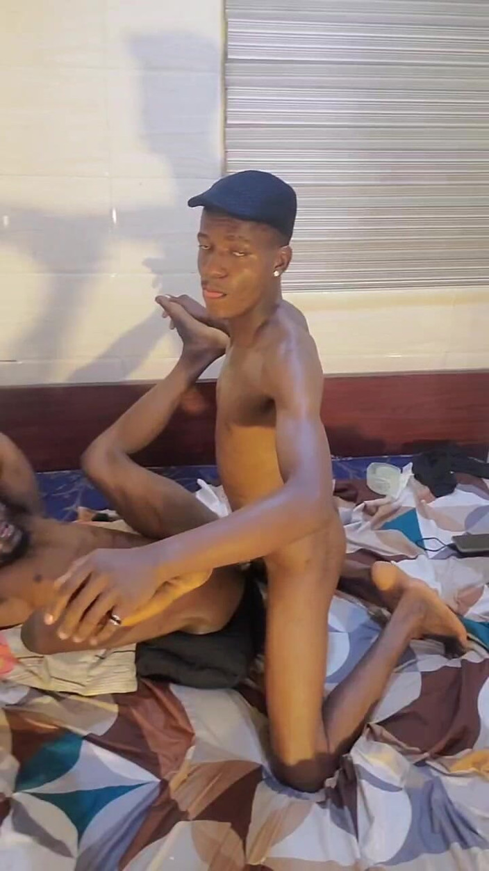 Creamyverseguy2: Terlalu basah datang dengan mana-mana batang