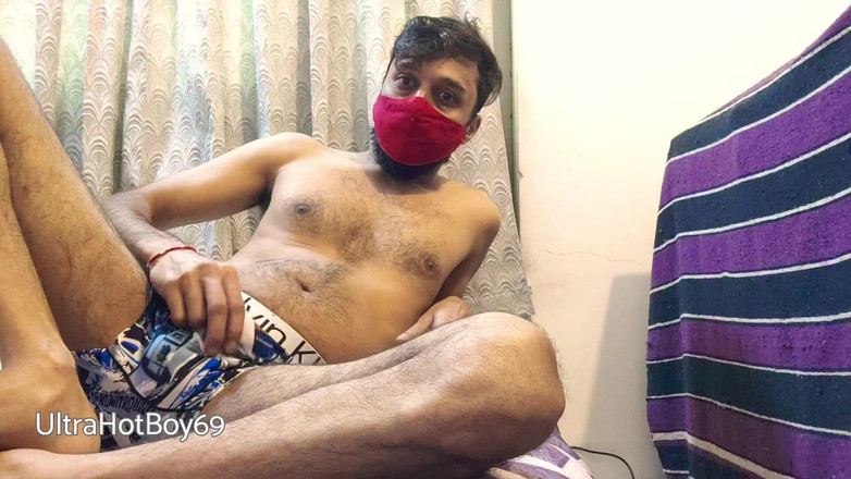 UltraHotBoy69: मेरे अंडरवियर में ठंडा इनरूम