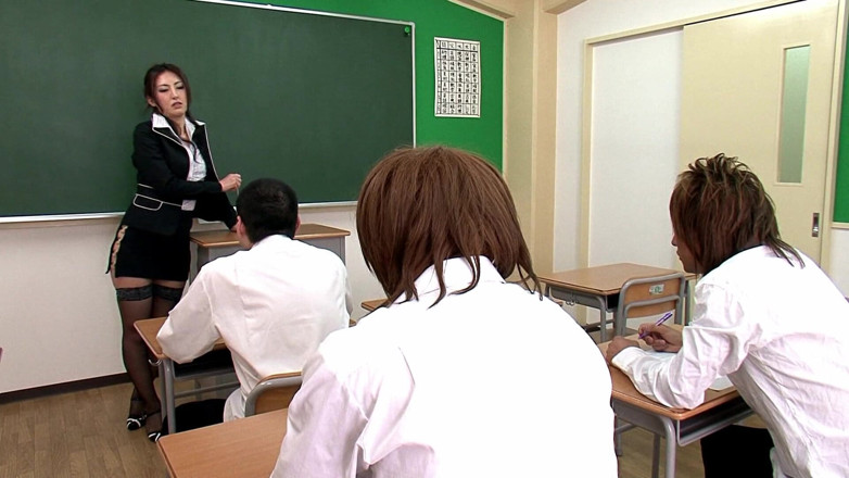 School in Japan: Nauczycielka japońskiego zerżnięta i wytrysk w usta