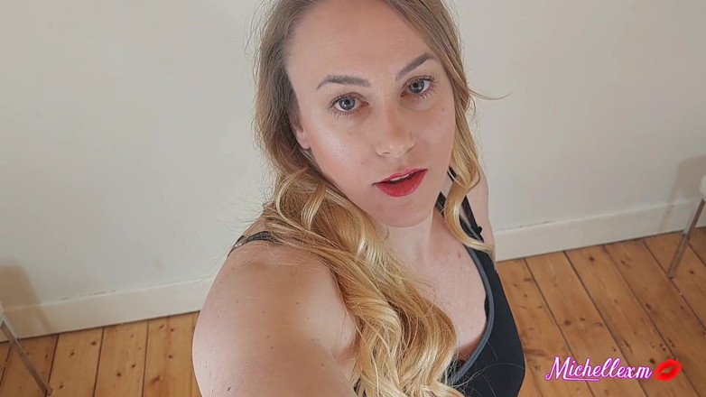 Michellexm: POV svalnatá dívka tě zvedne do krku svými obrovskými pažemi...
