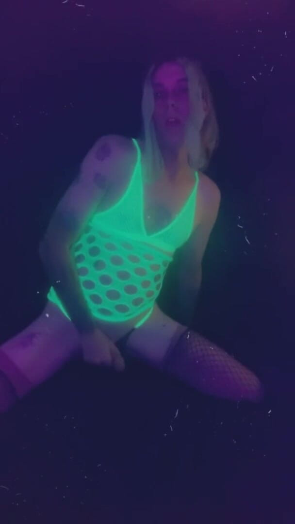 CarmenMelatonin: Awek parti seksi mahu dikongkek