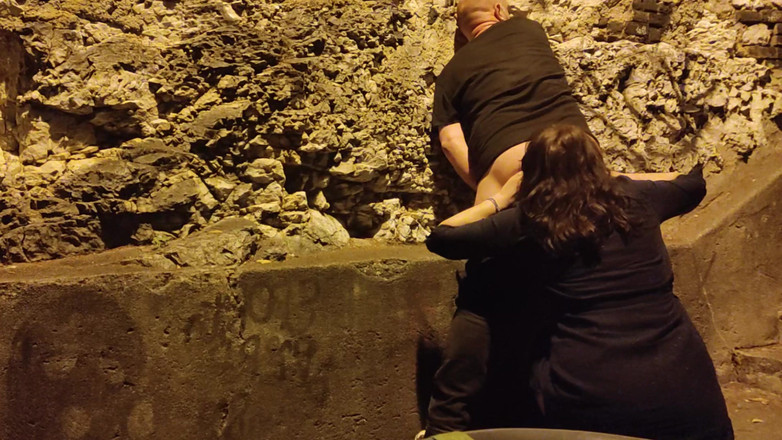 Toilet Mommy: Gorąca dziewczyna smakuje tyłek faceta