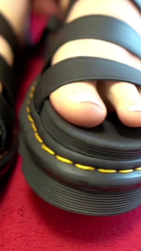 Who's a Fan of Oiled up Toes?