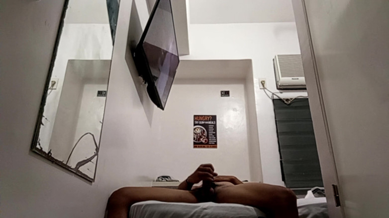 Jameson Official: Filipina twink masturba seu pau latejante no hotel 2