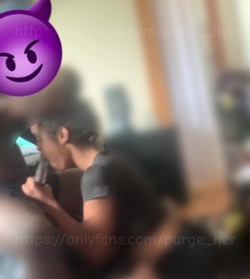 Purge_her: Teman lelaki menangkapnya menghisap batang saya