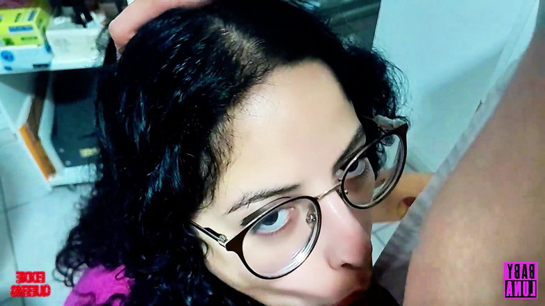 Babyluna939: मेरे दंत चिकित्सक सौतेला भाई मुझे अपना स्वादिष्ट मांस लॉलीपॉप देता है भाग 1