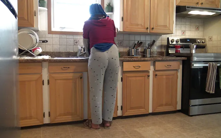 Souzan Halabi: Syrian Wife Lets 18 Year Old German Stepson Fuck Her in...