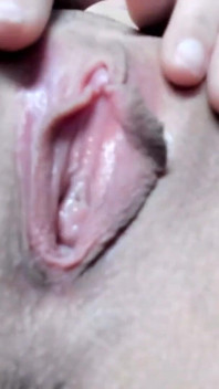 Pegado a mí, zoom en mi coño