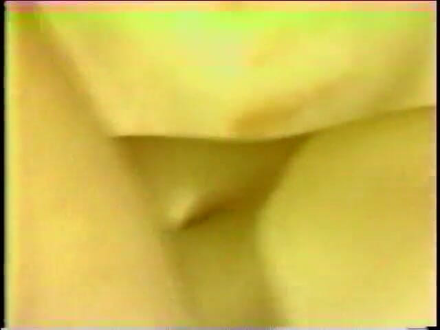 Old Good Porn: Cewek hot rambut pirang lagi asik jilat memek cewek seksi...