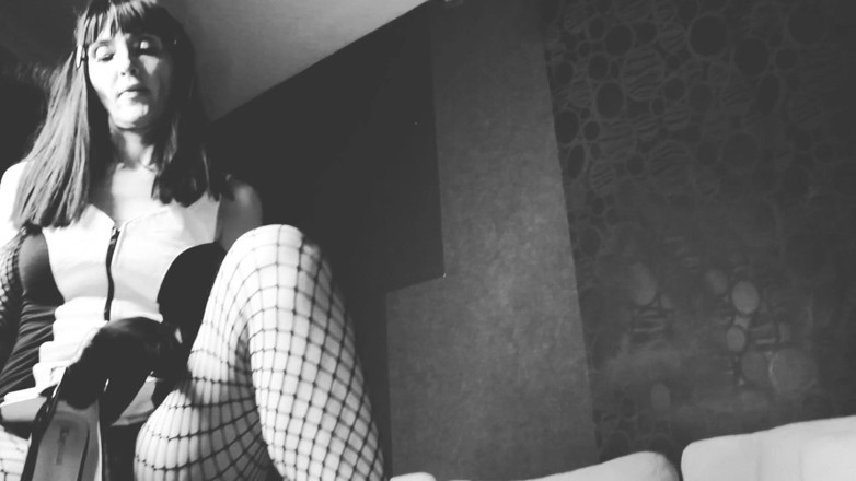 Eva Latexxx: Foot fetiš domina sexy černá a bílá bohyně na vysokých podpatcích,...