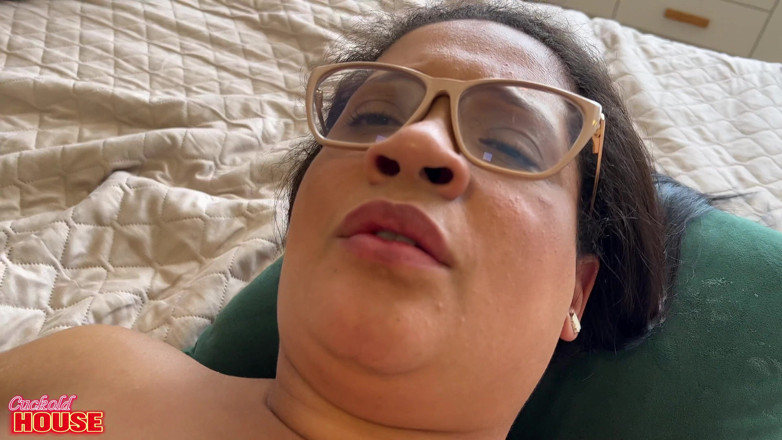 CuckoldHouse: 그녀의 엉덩이를 줄 시간이 왔을 때 정말 장난 꾸러기 있어 수줍은 갈색 머리 Raquel