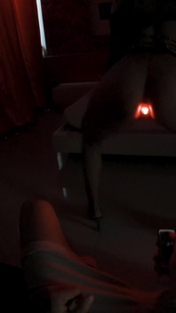 Atemberaubende asiatin mit dicken titten in high heels, hardcore-anal-squirting-orgasmus