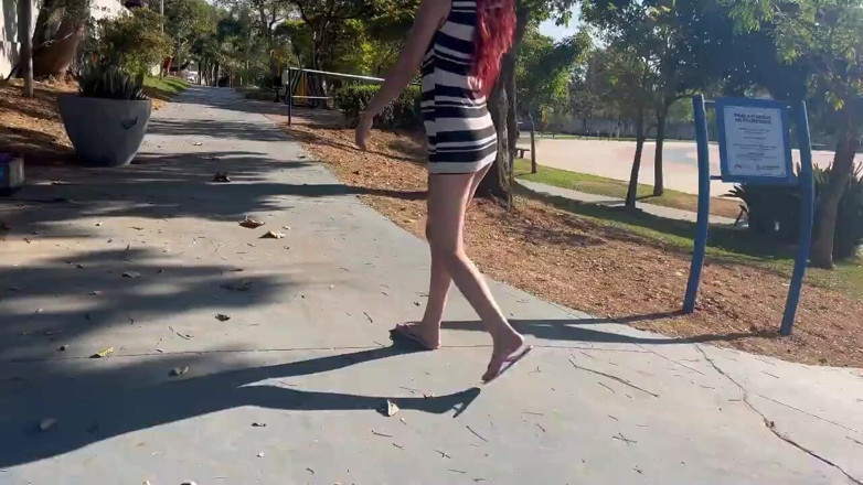ksalnovinhos: I Take My Wife To The Park To Show Off