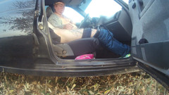 Zona901: Istriku ngocok kontolku di mobil di lapangan parkir