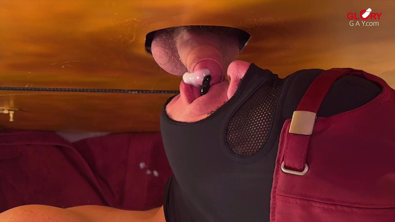 GLORYHOLEGAYS: Prens Albert Gloryhole'da: Palamutta Sıkışmış Tohum