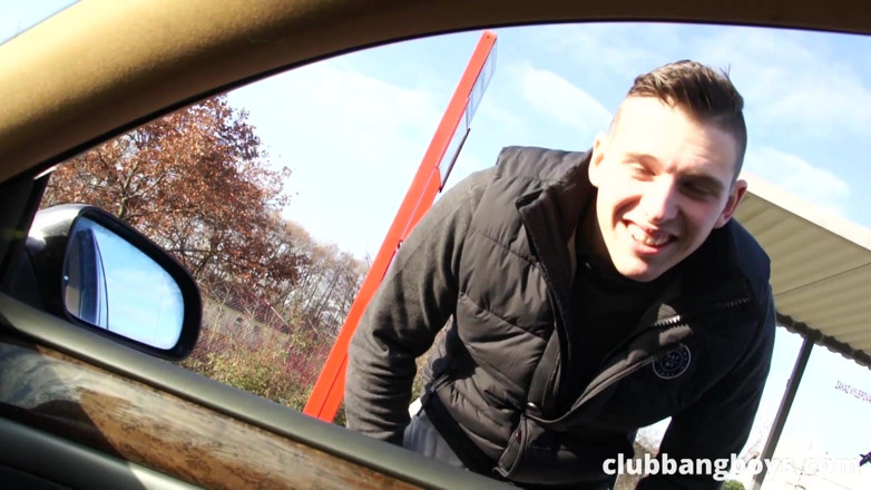 Club Bang Boys: Roztomilý chlap kouří za peníze