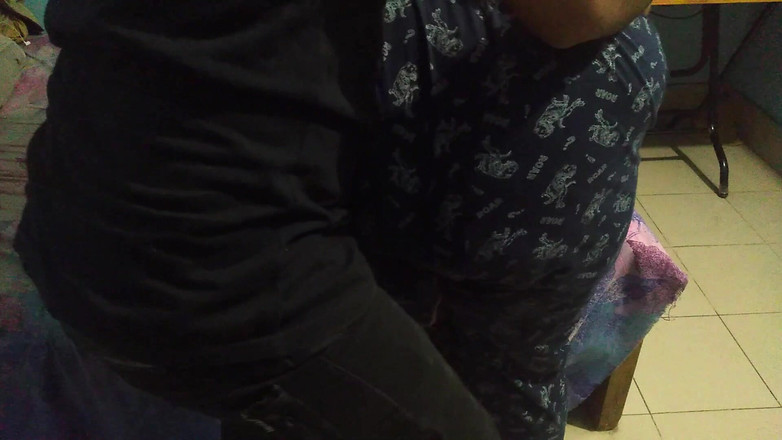Aria Mia: Sexy teen nevlastní sestra má sex s hraním her