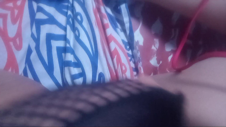 Lobicam: Aku lagi asik masturbasi pakai jari sampai muncrat banyak banget!