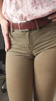 Safada colega mostrando buceta de Wedgie