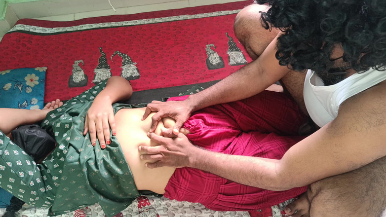 Pushpa porn: Parejas casadas tamiles disfrutando de un juego de roles en...