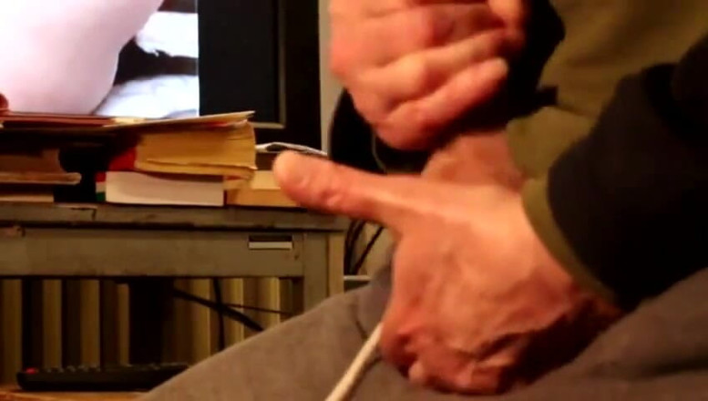 Mstbooblover: Sensual handjob with bra