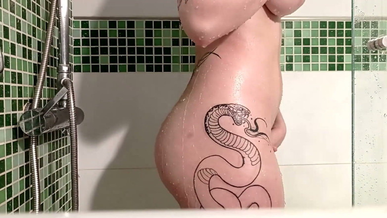 Chavitaxxx: Masturbasi Pertama Saya Dalam Bilik Mandi