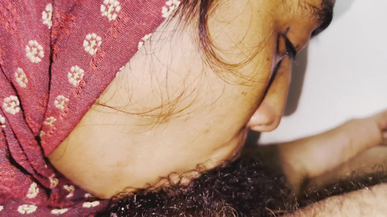 Immfuck: 이슬람 히잡을 쓴 인도 딥쓰롯 여왕이 돌아왔고, 처진 재갈을 물리고 집에서 만든 입에 사정