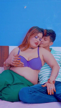 Cặp đôi vú to nóng bỏng mới kết hôn tận hưởng đêm suhagrat đầu tiên của họ