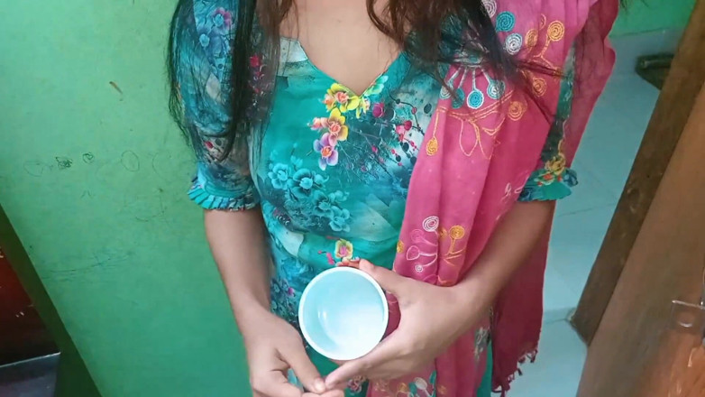 Riya Chowdhury: Sesso con una ragazza nelle vicinanze