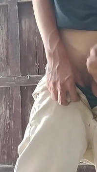 Štíhlý chlap mačká Surica penis