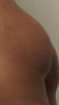 Lek is a cock hungry girl who wears her yellow dress to be seen in the hotel