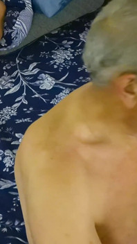 Nenek carmen nyepong kontol di hari ayahnya, crot di mulut, sepong kontol sampai dicrot sperma