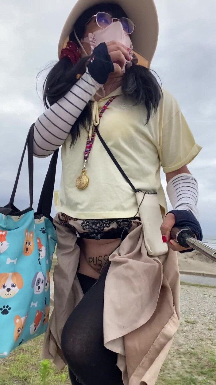 megu2002: Nr 261: en naken promenad på stranden
