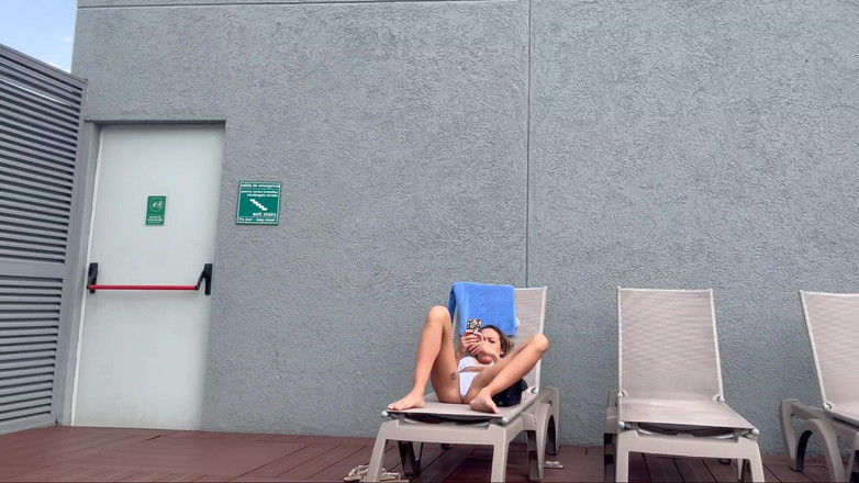 Priscila Belini: Gravei Minha Vizinha Famosa Tomando Sol De Fil Dental