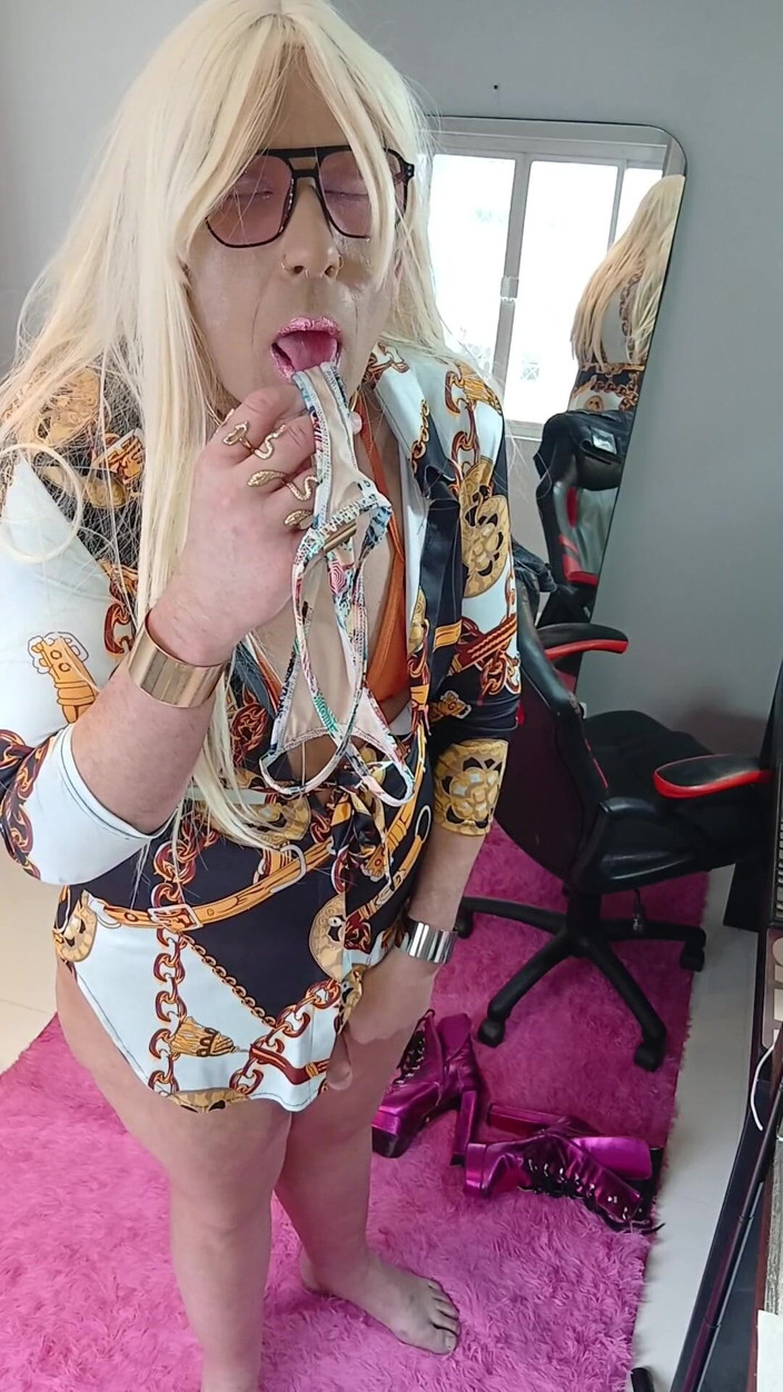 Sexy ass CDzinhafx: Drobné šaty a spousta oleje: 23 minut vedoucí k dokonalému dokončení