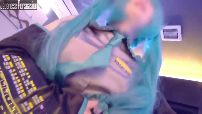THAT'S WHAT SHE SAID: Miku Cosplayer powraca zremasterowany - klasyczny kostium Miku z grą solo...