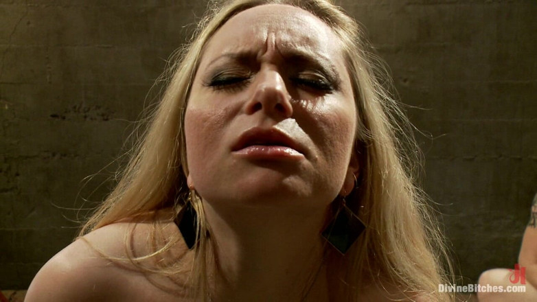 Divine Bitches by Kink: Sklepní děvka paroháč