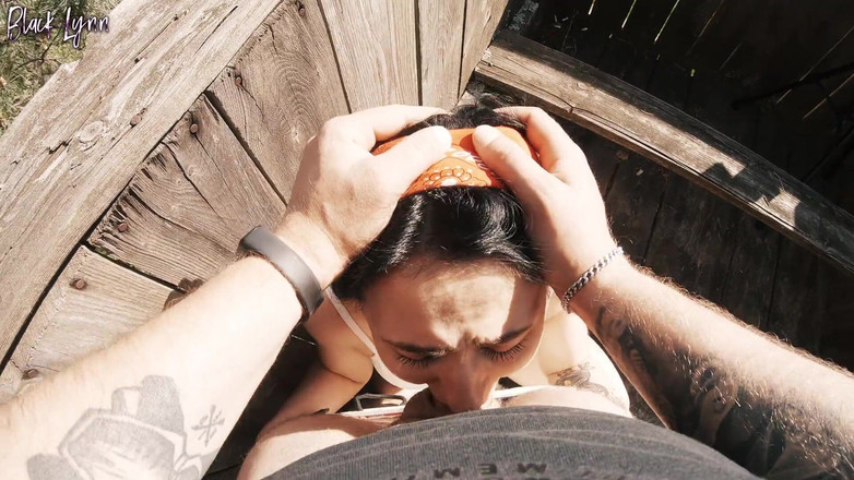 YSP Studio: 숲 근처 탑에서 섹스와 목구멍에 얼굴을 비추는 오럴 - 정액에 질싸하는 핫한 갈색 머리